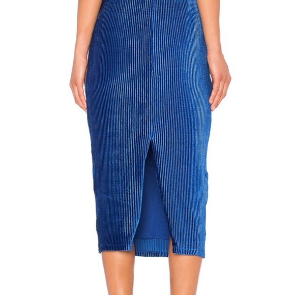 BNWT X REVOLVE AVERY SKIRT IN COBALT
NBD - Picture 3 of 8